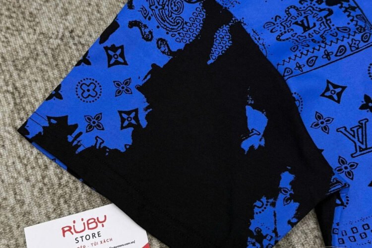 Áo Thun LV Bandana Print Monogram T-Shirt in Blue and Black Best Deal