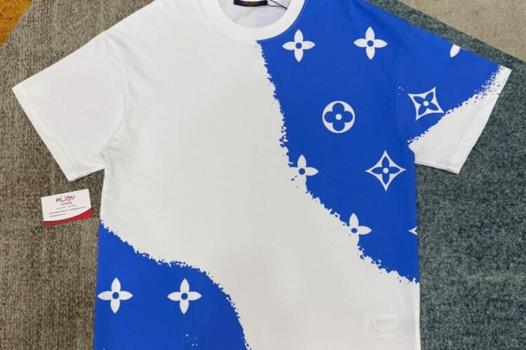 Áo Thun LV Trắng Xanh Dương Hoạ Tiết Monogram Trắng Best Deal
