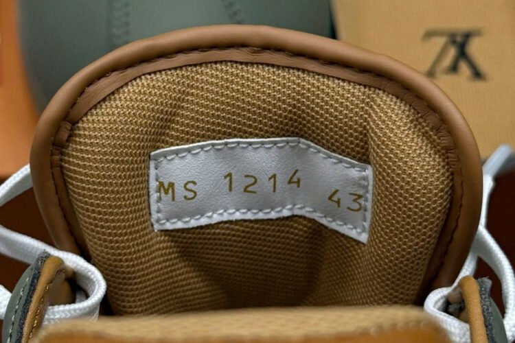 Giày LV Buttersoft Khaki 1AIKHL Màu Xanh Rêu