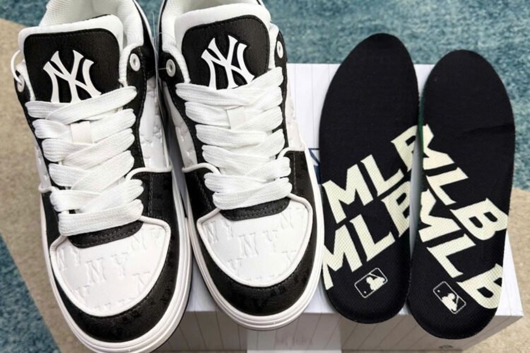Giày MLB Liner Monogram NY Emboss Black White Màu Đen Trắng