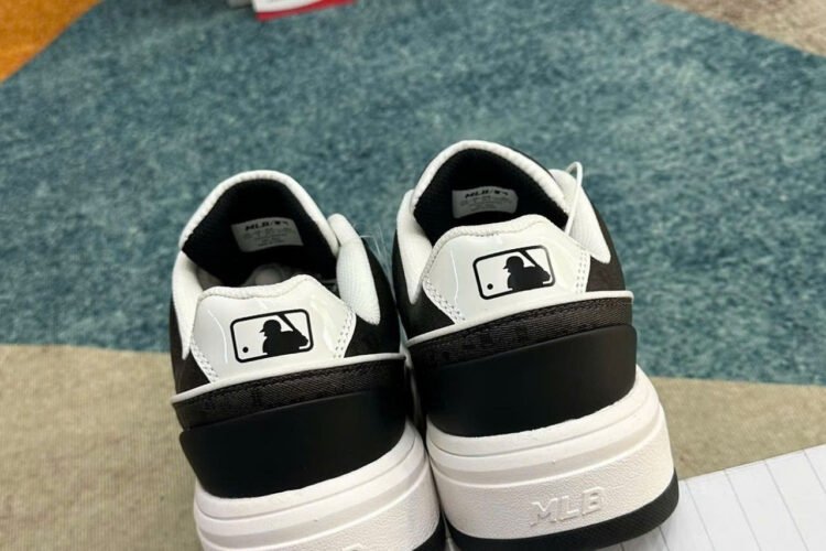 Giày MLB Liner Monogram NY Emboss Black White Màu Đen Trắng