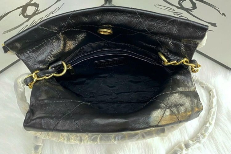 Túi CN 22 Mini Handbag Black Crumpled Calfskin Pearl Chain GHW 20CM