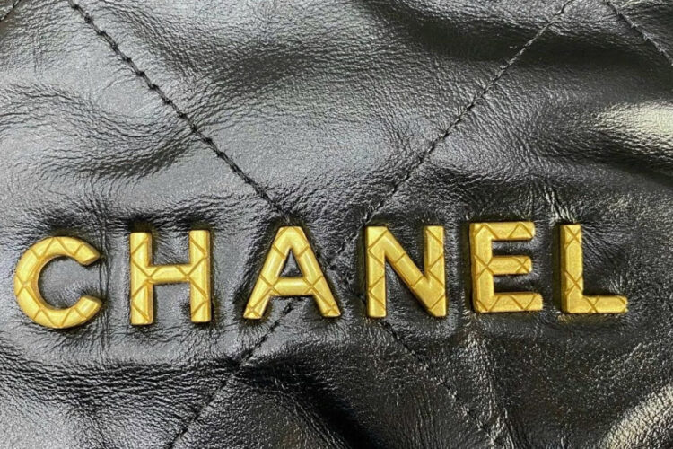 Túi CN 22 Mini Handbag Black Crumpled Calfskin Pearl Chain GHW 20CM