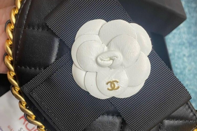 Túi CN 23K Jennie Pouch Round Camellia Black Lambskin đen