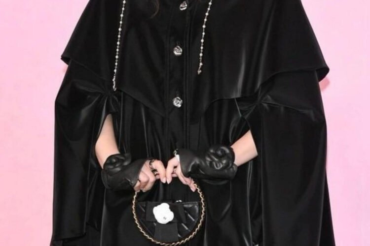 Túi CN 23K Jennie Pouch Round Camellia Black Lambskin đen