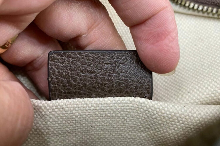 Túi Gucci Courrier Waist Bag GG Supreme Beige Màu Be