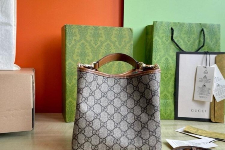 Túi Gucci GG Emblem Small Bucket Bag Nâu 19CM Best Da Ý