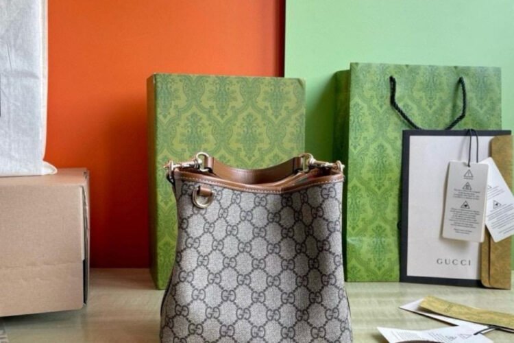 Túi Gucci GG Emblem Small Bucket Bag Nâu 19CM Best Da Ý