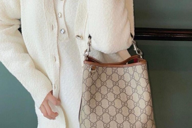 Túi Gucci GG Emblem Small Bucket Bag Nâu 19CM Best Da Ý