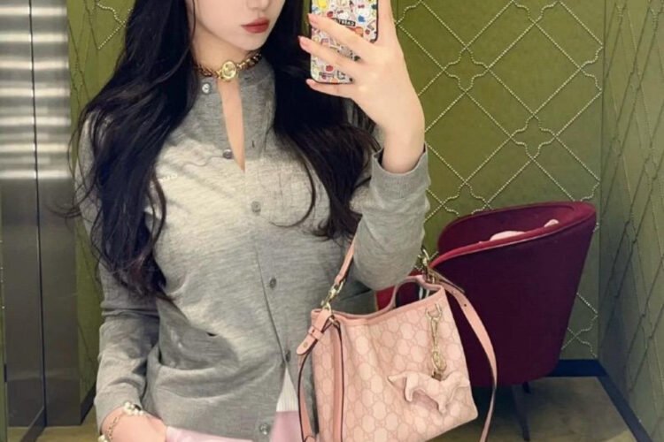 Túi Gucci GG Emblem Small Bucket Light Pink Coated Fabric Hồng Best Da Ý