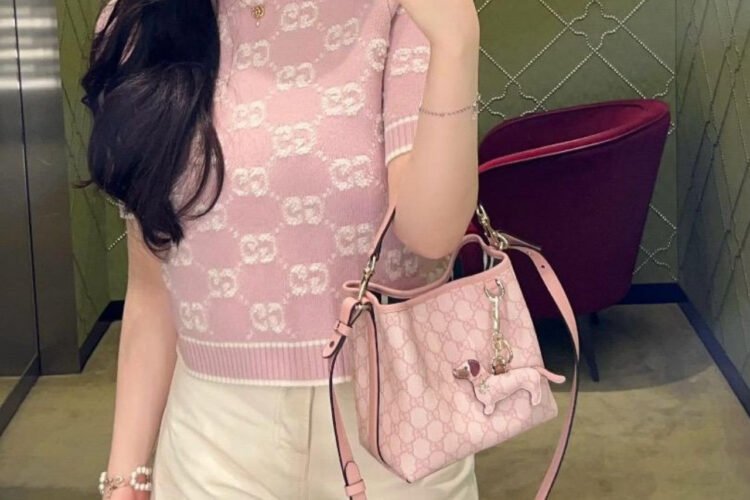 Túi Gucci GG Emblem Small Bucket Light Pink Coated Fabric Hồng Best Da Ý
