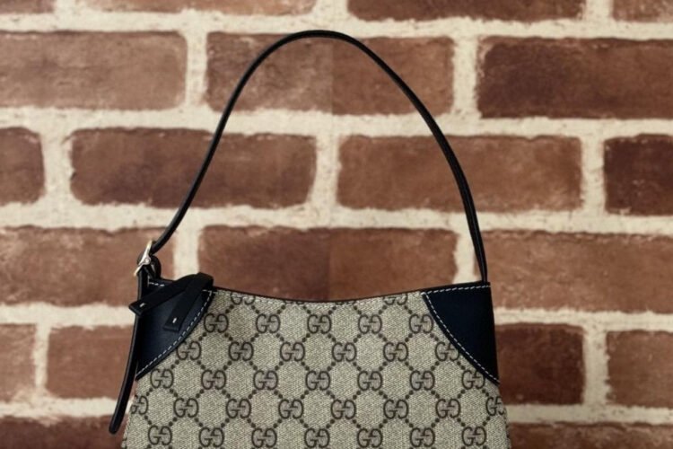 Túi Gucci GG Emblem Small Shoulder Bag Beige Black Be Đen