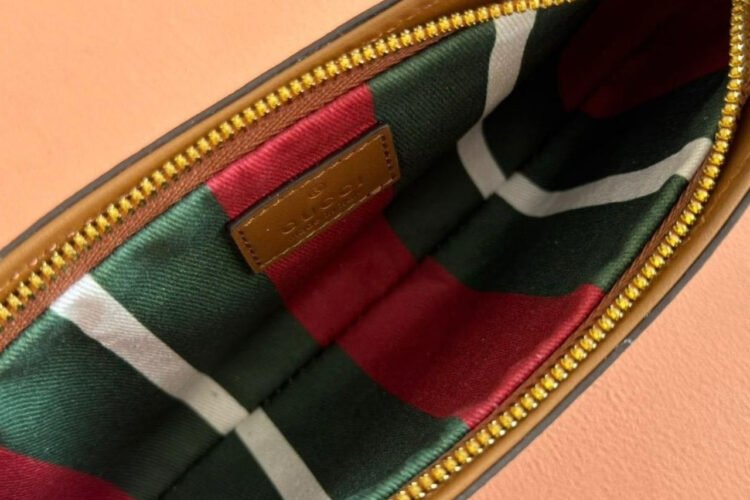Túi Gucci GG Emblem Small Shoulder Bag Beige Brown Be Nâu