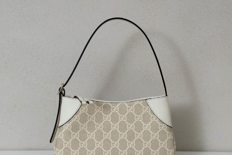 Túi Gucci GG Emblem Small Shoulder Bag Cream White Kem Trắng