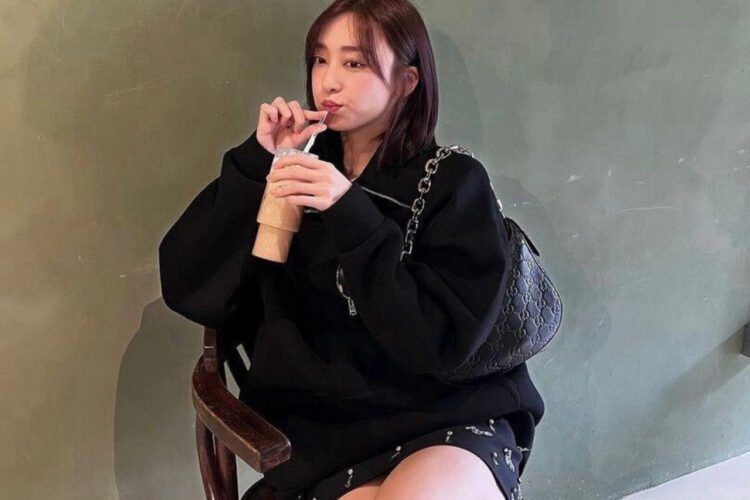 Túi Gucci GG Emblem Small Shoulder Black Bag With Chain Đen Dây Vàng