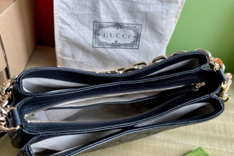 Túi Gucci GG Emblem Small Shoulder Black Grainy Leather