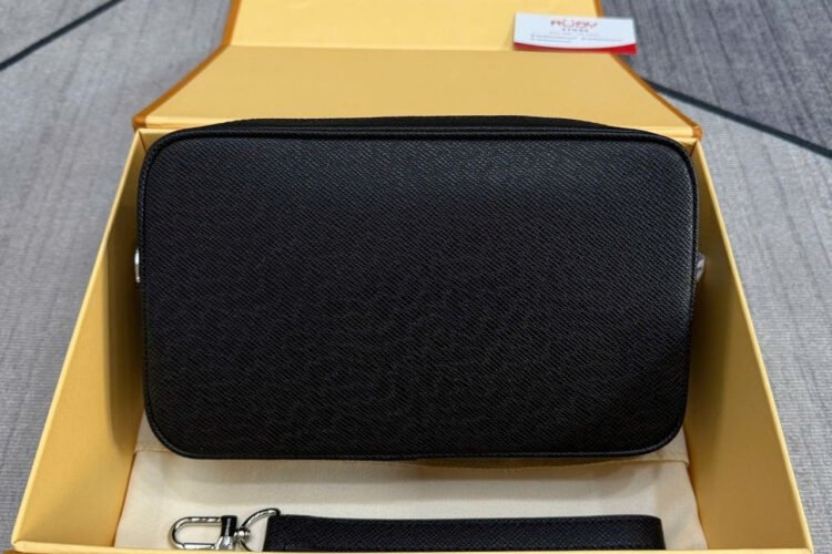 Túi LV Pochette Kasai Black Taiga M30441 Màu Đen 25CM