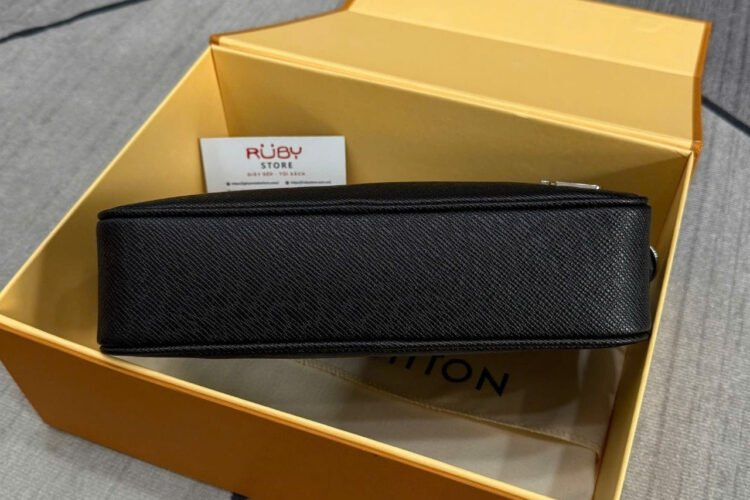 Túi LV Pochette Kasai Black Taiga M30441 Màu Đen 25CM