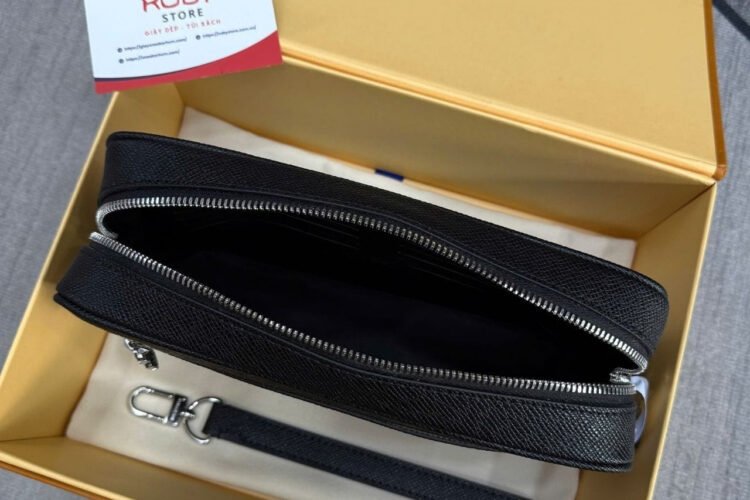 Túi LV Pochette Kasai Black Taiga M30441 Màu Đen 25CM