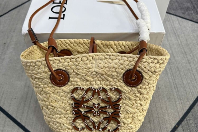 Túi Tote Loewe Anagram Basket Small Bag Màu Kem Nâu 19CM