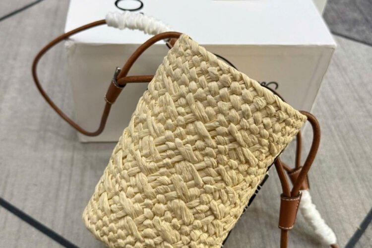 Túi Tote Loewe Anagram Basket Small Bag Màu Kem Nâu 19CM