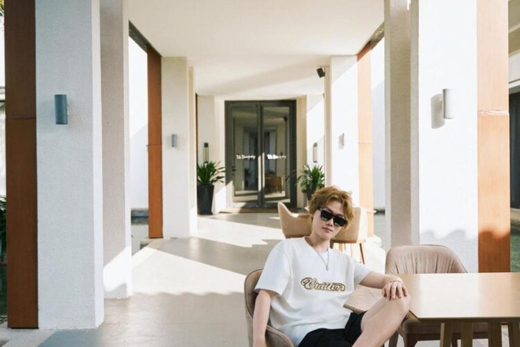 Áo Thun LV Embellished Signature T-Shirt Đính Cườm Màu Trắng Best Quality