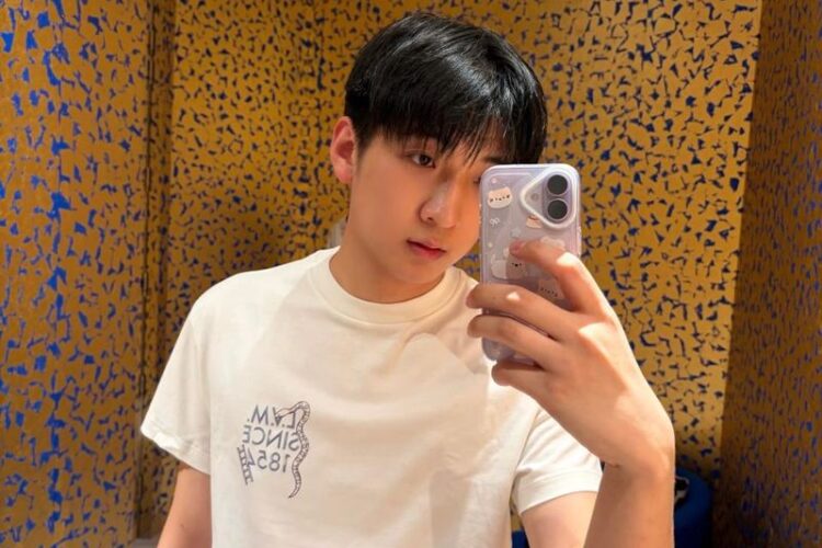 Áo Thun LV Printed T-Shirt Snakes and Ladders Màu Trắng chất lượng cao