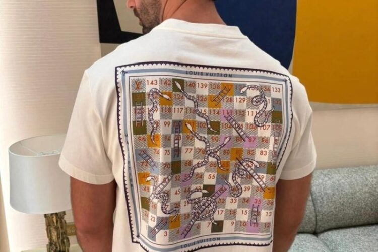 Áo Thun LV Printed T-Shirt Snakes and Ladders Màu Trắng Best Quality với thiết kế độc đáo