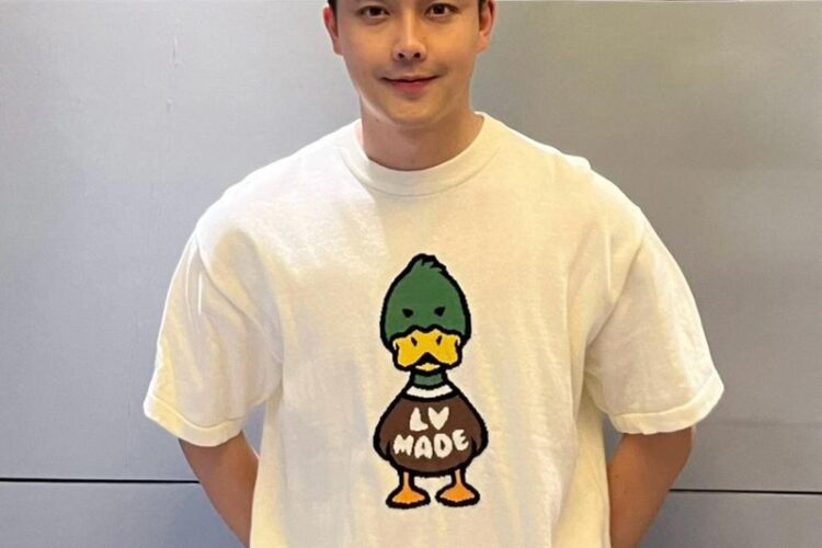 Áo Thun LV x Nigo Intarsia Jacquard Duck T-Shirt Màu Kem chi tiết góc nghiêng
