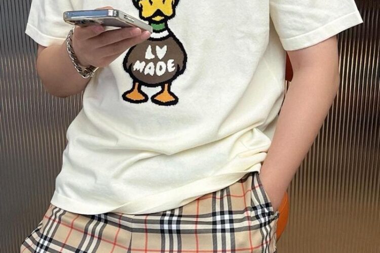 Áo Thun LV x Nigo Intarsia Jacquard Duck Short-Sleeve Crewneck T-Shirt Màu Kem Best Quality