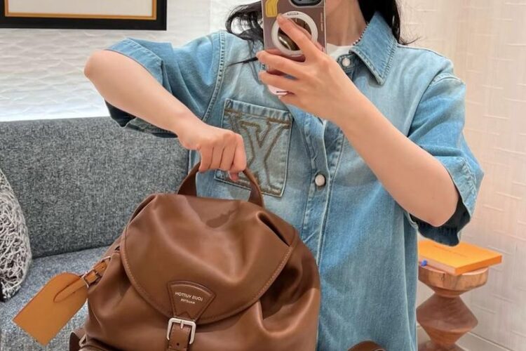 Ba Lô LV Montsouris Cargo Backpack Caramel Da Calfskin M28380 góc nghiêng chi tiết