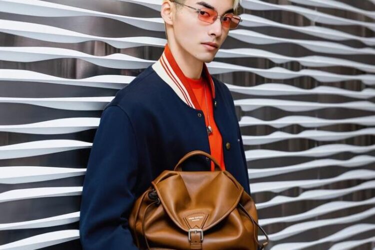 Ba Lô LV Montsouris Cargo Backpack Caramel Da Calfskin M28380 chi tiết đế/logo
