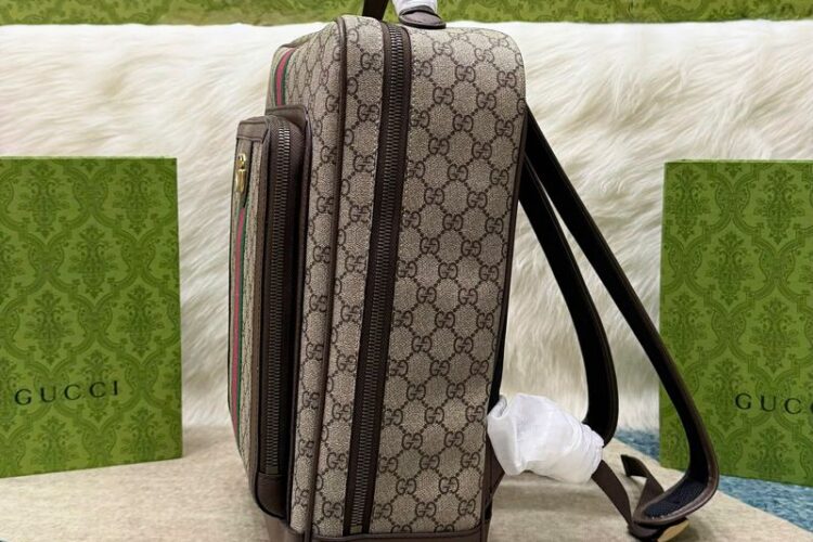 Chi tiết đế/logo Balo Gucci Ophidia GG Medium Backpack Beige Ebony GG Canvas Best Quality