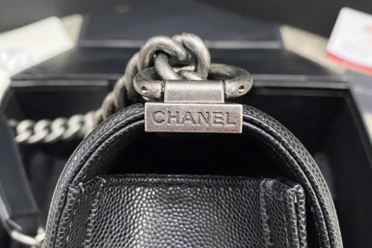 Túi Chanel Le Boy Small Black Caviar SHW Best Sale với thiết kế sang trọng