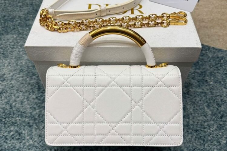 Túi Dior Mini Ange Bag White Macrocannage Lambskin Trắng S26 Best Sale với thiết kế tinh tế