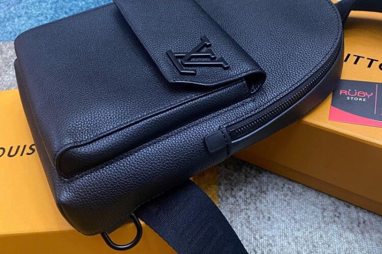 Túi LV Aerogram Pilot Slingbag M11601 Black Calfskin Siêu Cấp