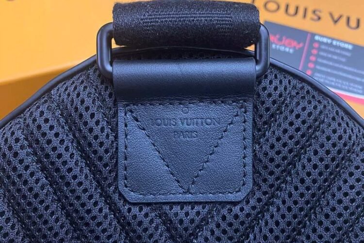 Túi LV Aerogram Pilot Slingbag M11601 Black Calfskin Siêu Cấp