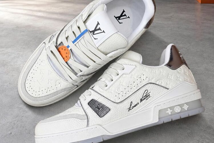Giày LV Trainer Sneaker Grey #54 Signature 1AKCKZ Xám Best Quality