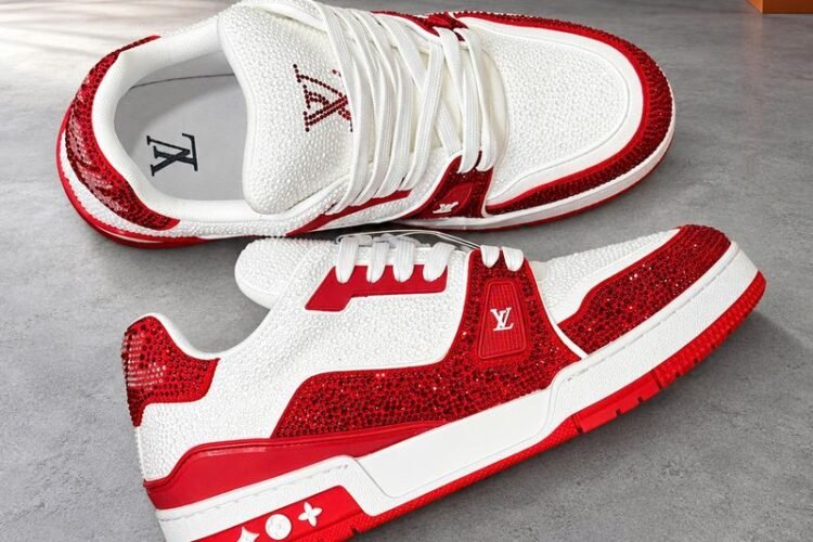 Giày LV Trainer x Swarovski Sneaker White Red Trắng Đỏ Best Quality góc nghiêng chi tiết